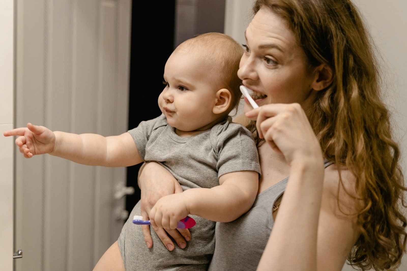 Read more about the article Why Sharing Utensils with Your Baby Can Harm Their Teeth